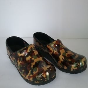Sanita Women's Scout Camouflage Clogs Size 39 (US 8.5)